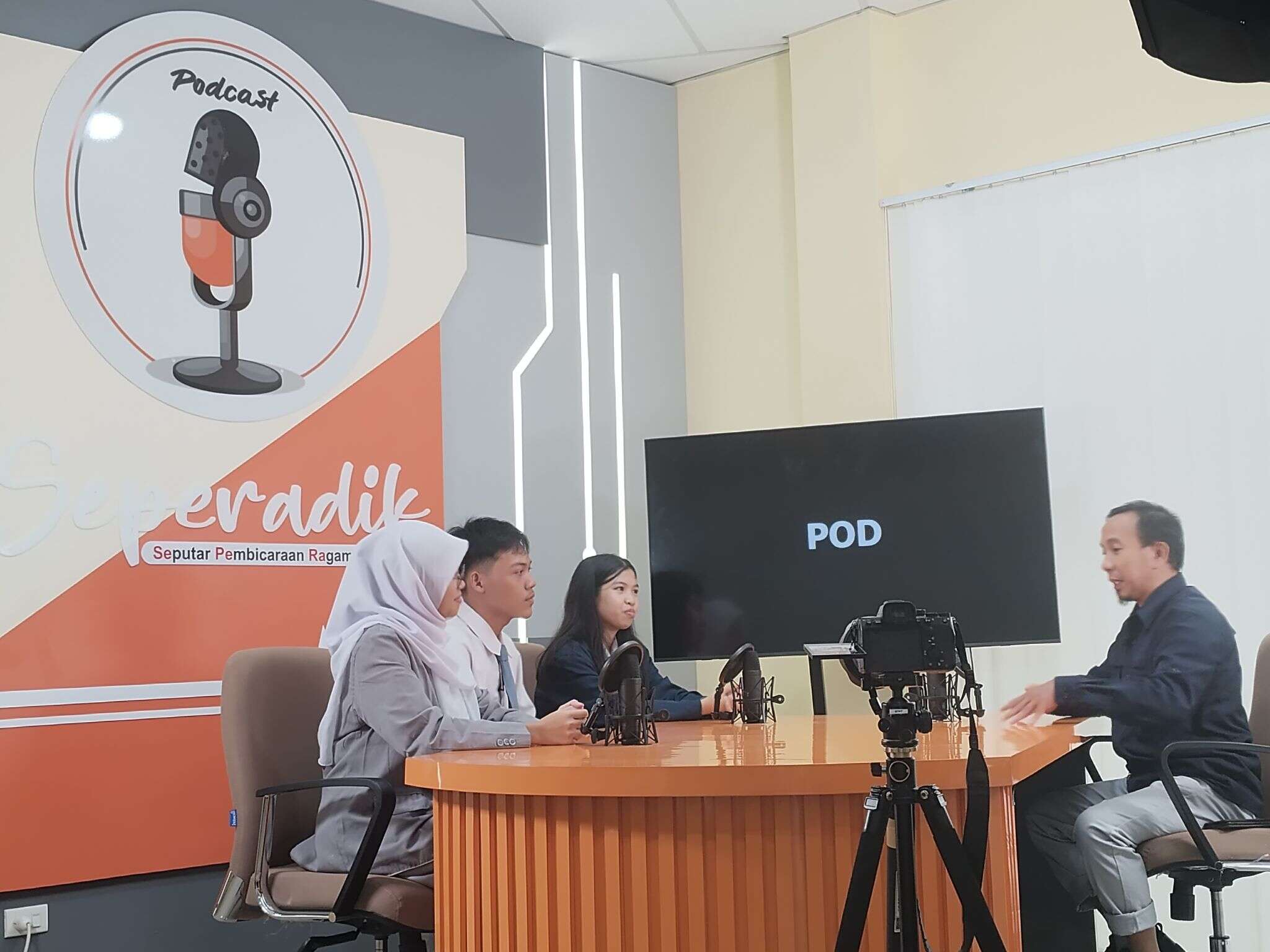 Undangan Podcast BTKIP Prov. Bangka Belitung Erik Erlangga siswa SMAN 1 Pulau Besar yg Lolos SNBP di UGM Tahun 2026